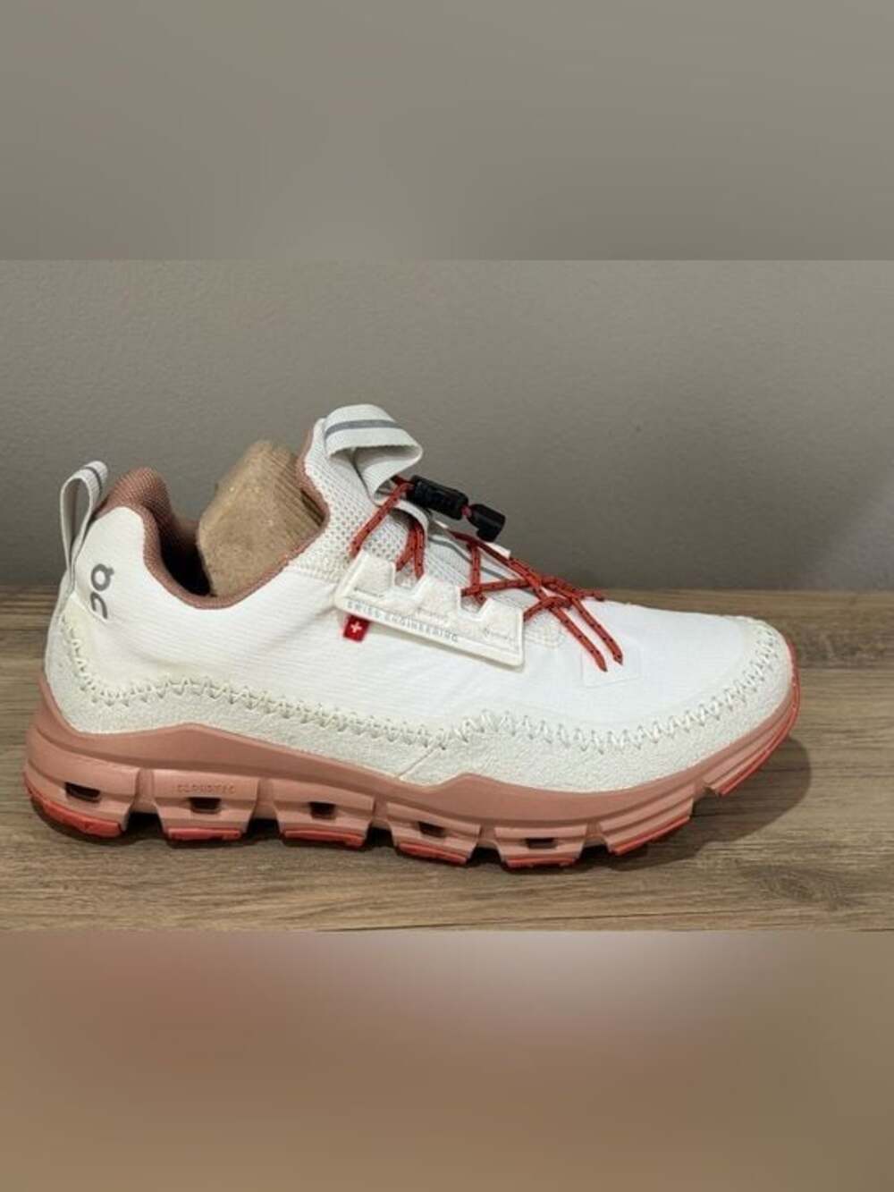 NIB On Cloud Cloudaway, Women’s size 5, Running Sneakers in Ice/Chili - Picture 2 of 7